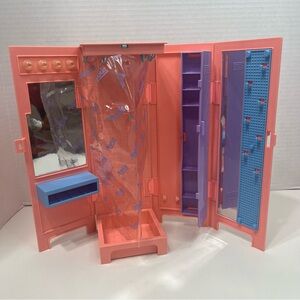VINTAGE Maxie doll too cool school locker shower fits Barbie dolls hasbro 1988